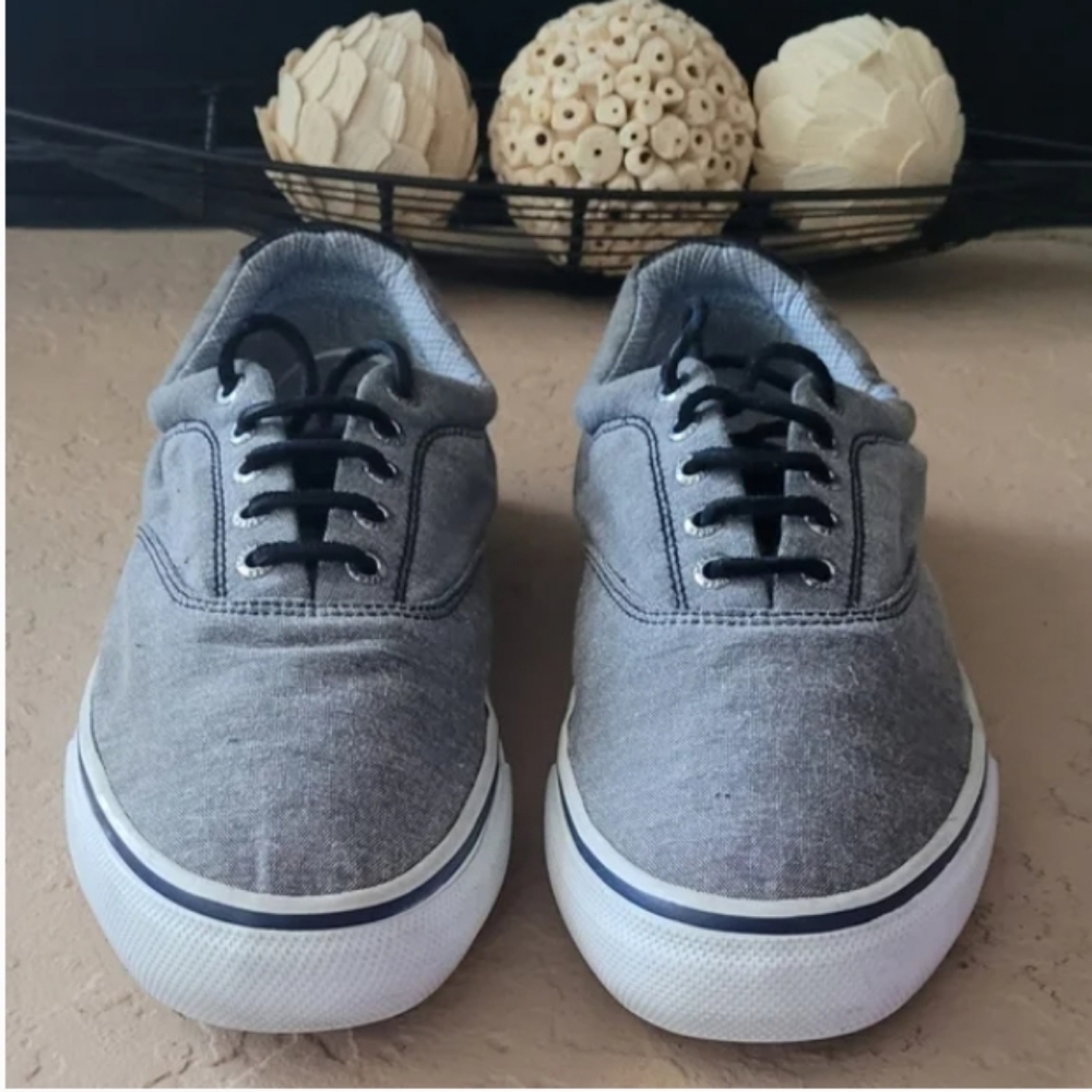 Men boat shoes